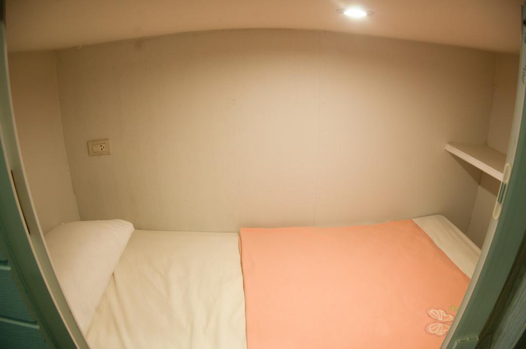 Hotel Capsule Suratthani Сурат-Тхані Номер фото